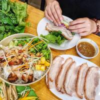 Quán bánh tráng cuốn thịt heo ngon bậc nhất Đà Nẵng