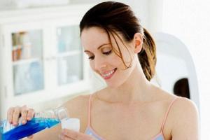 Sản phẩm nước súc miệng không chứa cồn dành cho người răng lợi nhạy cảm