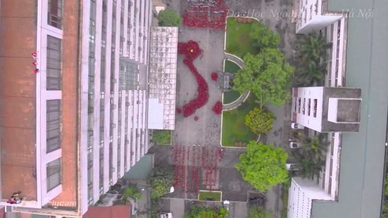 Sinh viên đại học Ngoại thương xếp hình chữ S tuyên truyền Hoàng Sa- Trường Sa của Việt Nam