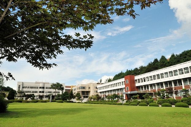 Đại học Ngoại Thương (nguồn internet)