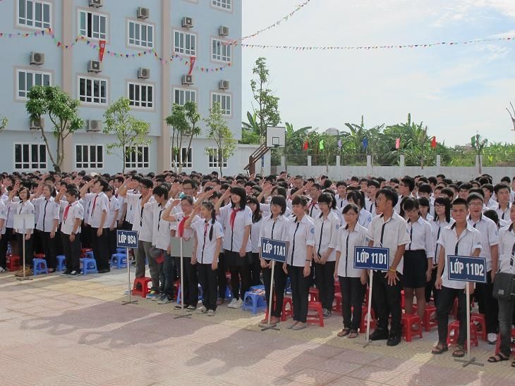 Giờ chào cờ của học sinh trường phổ thông Đoàn Thị Điểm