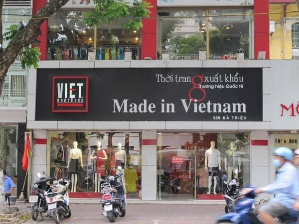 Cửa hàng Made in Vietnam của Vietbrothers tọa lạc tại một vị trí đẹp trên phố Bà Triệu.
