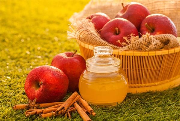 Top 10 Công dụng  “thần dược” của giấm táo dành cho phái đẹp