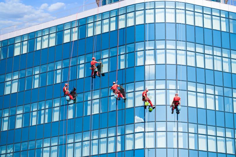 Top 8 Dịch vụ lau kính tòa nhà uy tín, chuyên nghiệp nhất tại Đà Nẵng