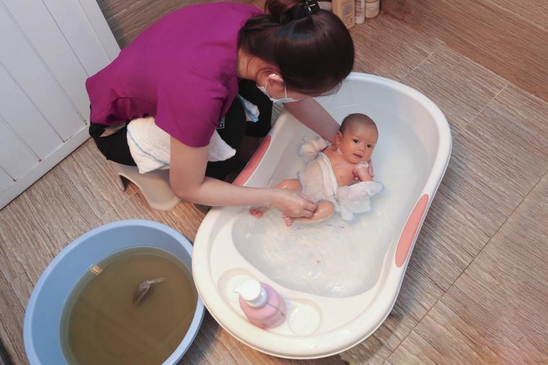 Top 6 Dịch vụ tắm bé tại nhà tốt nhất TP. HCM