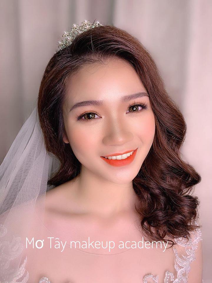 Mơ Tây Makeup Academy (Kim Cương Đỏ Studio Hạ Long)