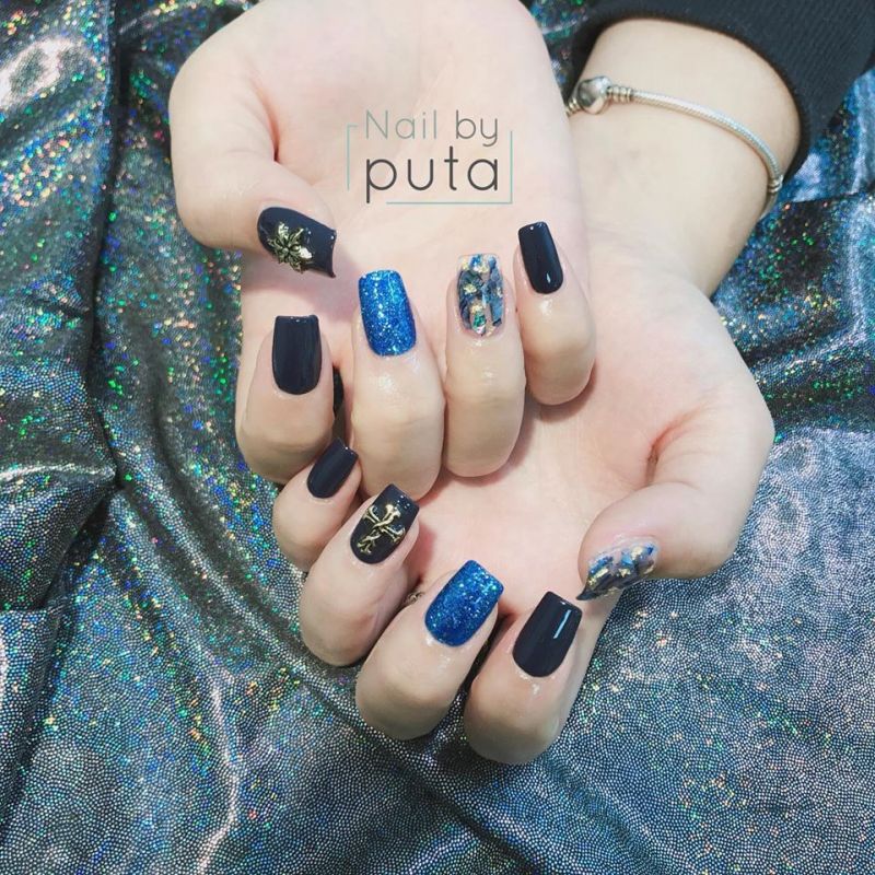 Nail by Puta.