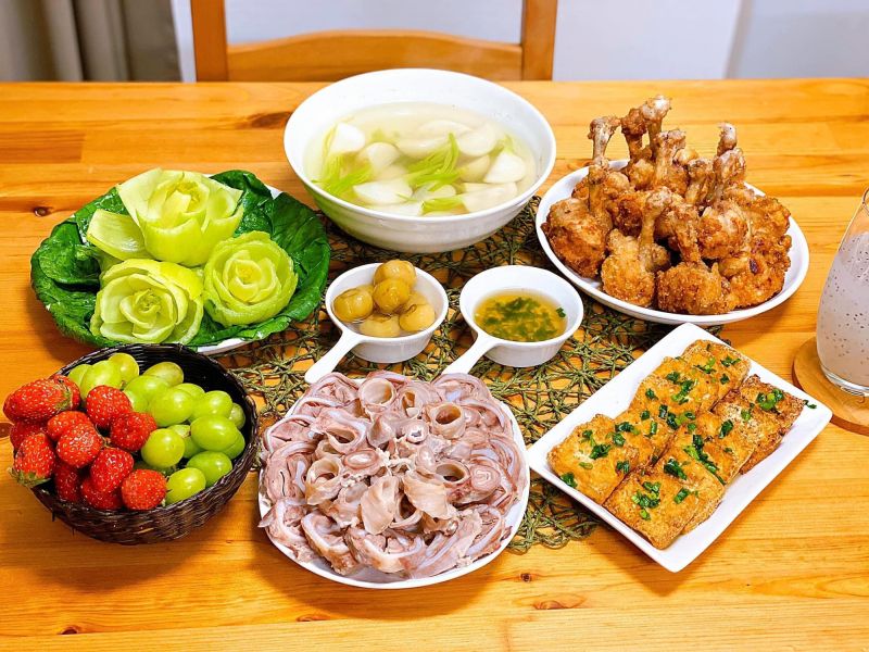 Top 10 Địa điểm ăn uống hot nhất ở phố Hoàng Đạo Thúy
