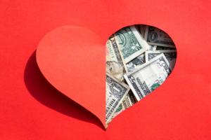 Bài văn nghị luận về mối quan hệ giữa tiền tài và hạnh phúc (lớp 12) hay nhất