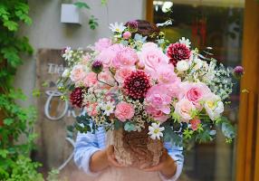 Shop hoa tươi có phong cách hiện đại hút khách tại Cần Thơ