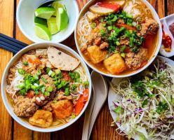 Quán bún riêu ở Vinh (Nghệ An) ngon nức tiếng, không nên bỏ qua