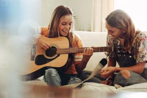 Địa chỉ học đàn guitar giá rẻ, uy tín nhất dành cho sinh viên Hà Nội