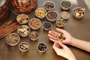 Thầy thuốc bắt mạch tại TPHCM (Sài Gòn): giỏi, hành nghề có tâm