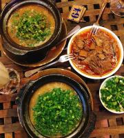 Quán cháo đêm Hà Nội ngon “nức tiếng” – càng khuya càng đông