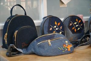 Địa chỉ may túi tái chế từ jean cũ, đồ cũ đẹp nhất TPHCM