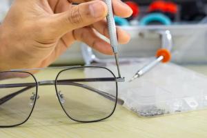 Địa chỉ sửa chữa kính mắt uy tín nhất Hà Nội