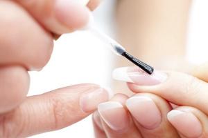 Loại nước phá gel móng tay tốt nhất hiện nay