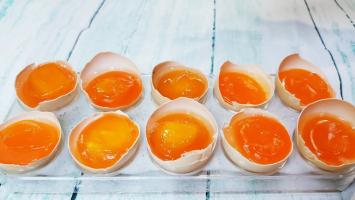 Những món ăn từ  trứng muối gây bão nhất  Hà Nội hiện nay
