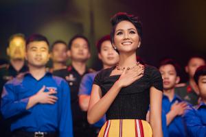 Phụ nữ đẹp nhất Việt Nam hiện nay