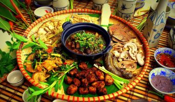 Quán ăn ngon tại phố Hoàng Ngọc Phách, Hà Nội