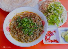 Quán bún rạm ở Quy Nhơn nổi tiếng, ngon chuẩn vị Xứ Nẫu
