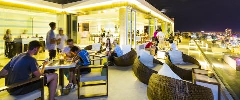 Quán cà phê sân thượng có thể ngắm toàn cảnh thành phố Đà Nẵng