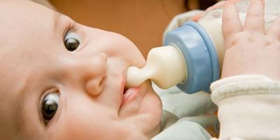 Điều cần biết về dị ứng sữa ở trẻ
