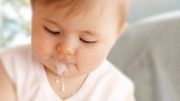 Sữa tốt nhất cho trẻ trào ngược dạ dày thực quản