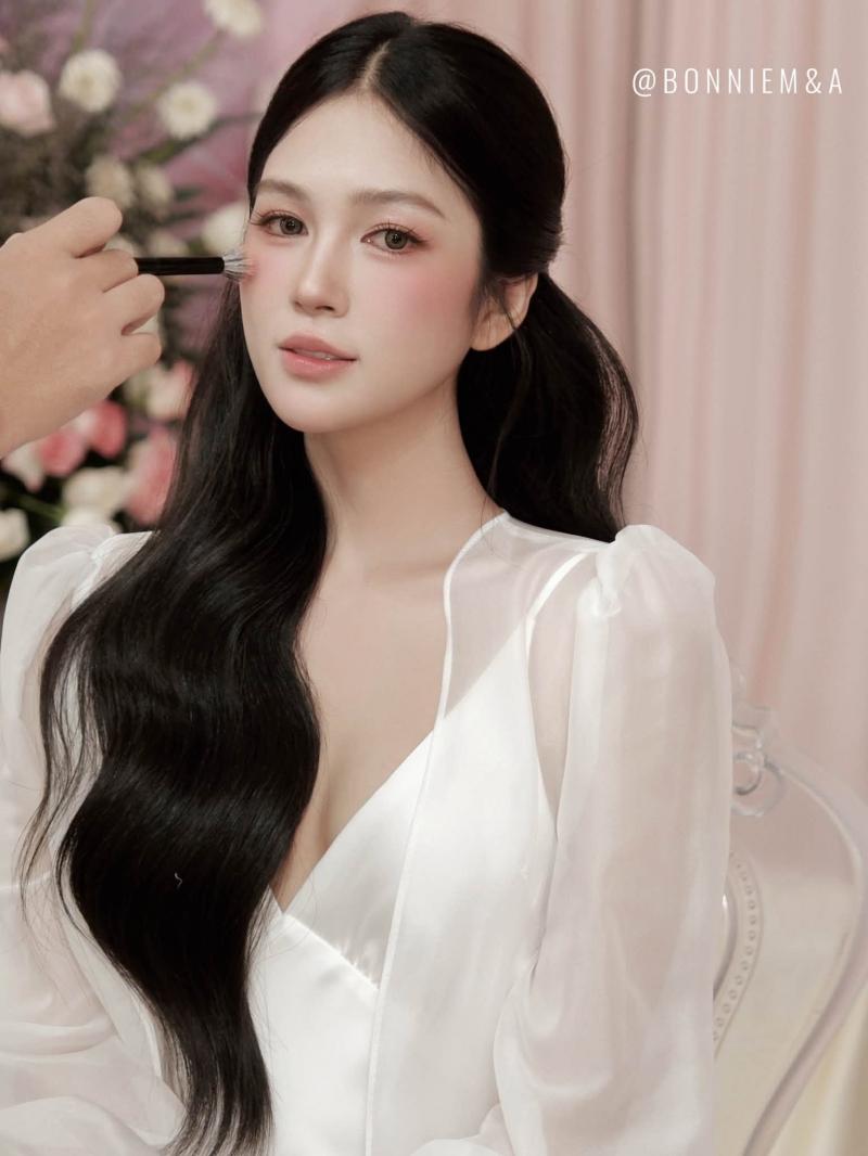Hoàng Quyên Bonnie Makeup & Academy