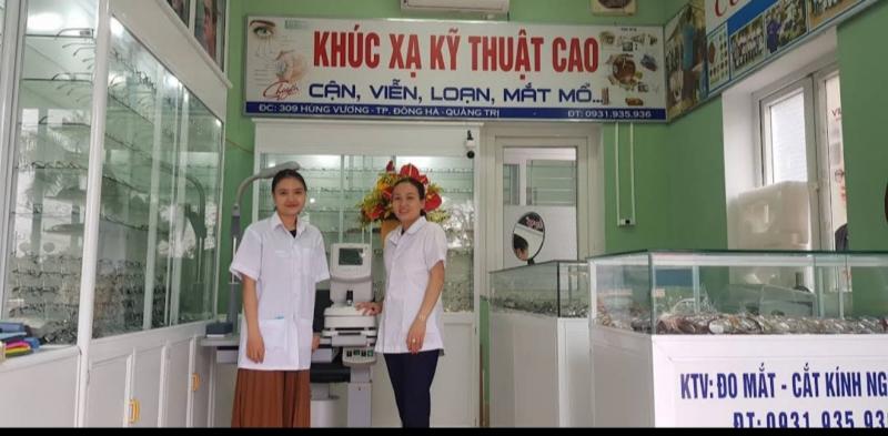 Kính mắt Quốc Thông