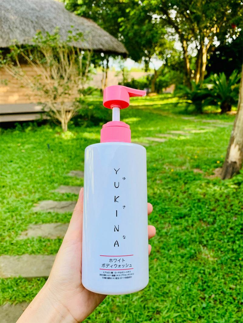 Sữa tắm Trắng Da Yukina (Yukina White Body Wash)