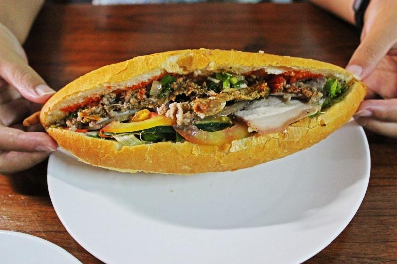 Bánh mì có vỏ giòn, ruột dày, đặc, thớm ngon