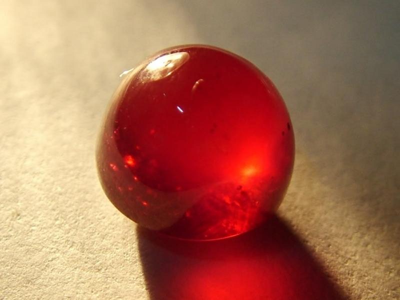 Đá ruby đỏ màu sắc khá bắt mắt