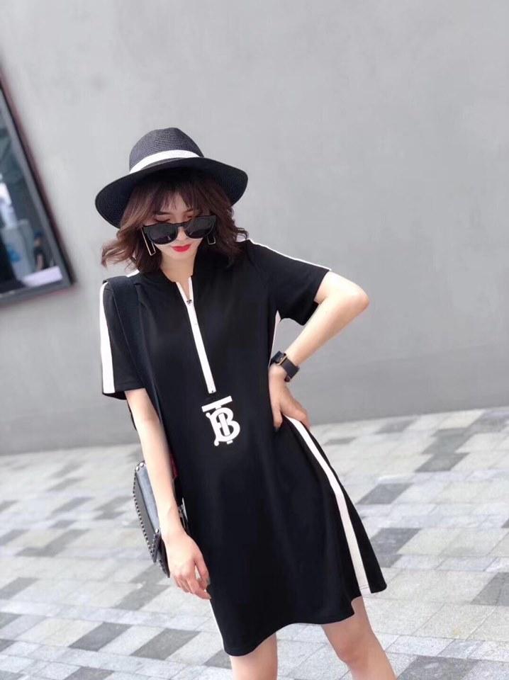 Top 7 shop thời trang tông đen - trắng chủ đạo đẹp nhất ở Hà Nội