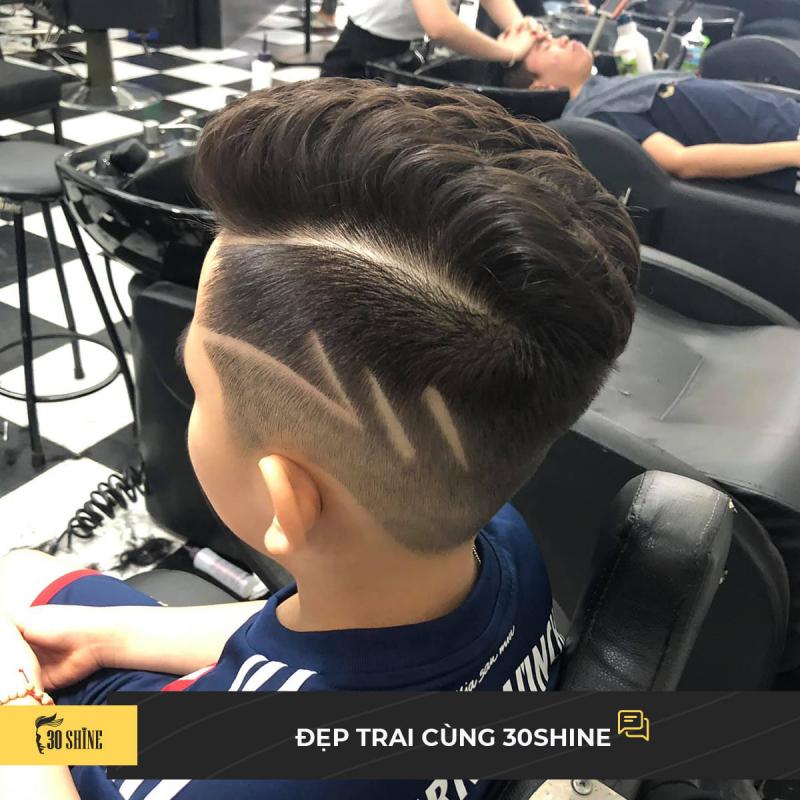 Tìm kiếm một tiệm cắt tóc nam đẹp tại Hà Nội? Hãy xem qua hình ảnh này để tìm kiếm một tiệm cắt tóc chuyên nghiệp với đội ngũ thợ giỏi và các kiểu tóc độc đáo. Bạn sẽ không phải thất vọng.