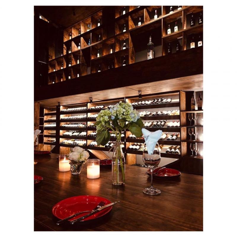 5Wine Eatery & Wine Library