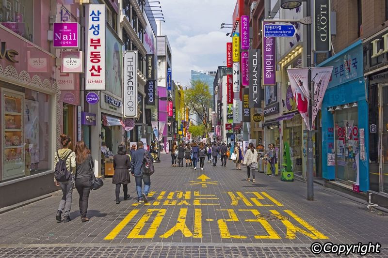 Buổi sáng ở Myeong Dong.