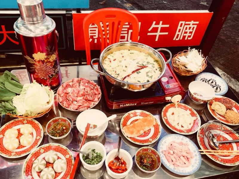 A Fat Hotpot là quán lẩu mang phong cách kiểu Hồng Kông, xuất hiện cách đây không lâu nhưng độ hot lan truyền rất mạnh mẽ.