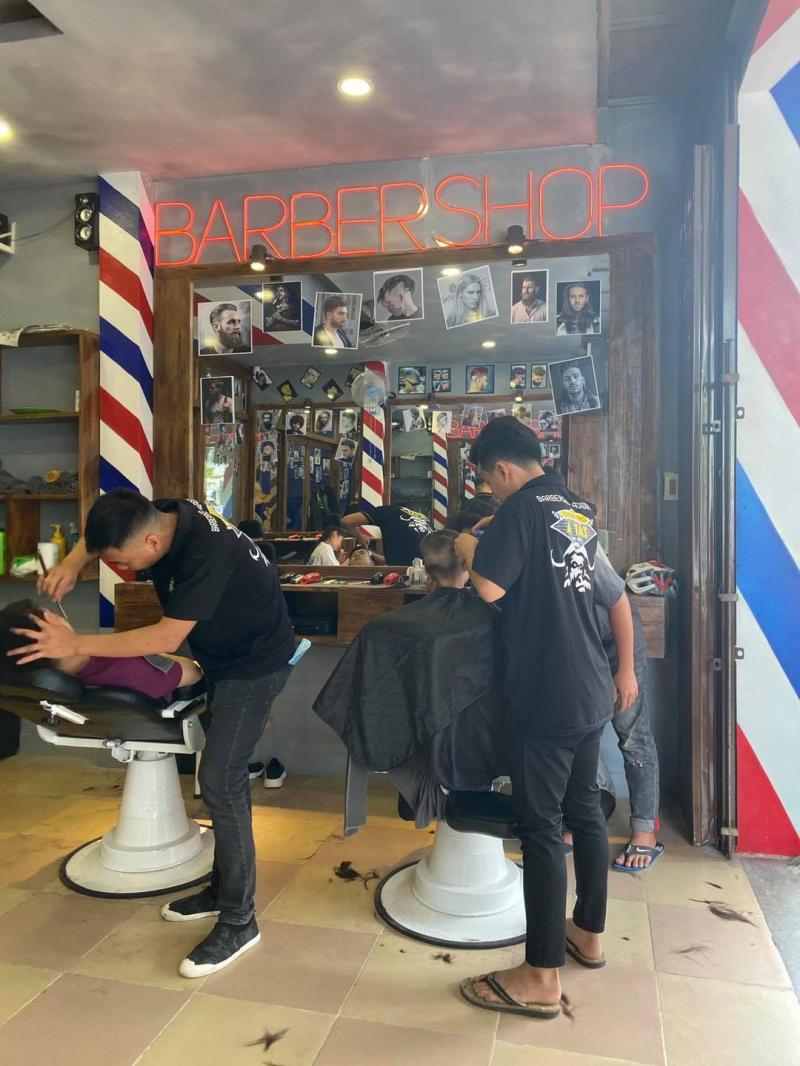 Nếu bạn muốn tìm một salon làm tóc đẹp và chuyên nghiệp tại Nha Trang thì đừng ngần ngại liên hệ với chúng tôi. Với nhiều năm kinh nghiệm trong lĩnh vực làm tóc, chúng tôi sẽ giúp bạn thể hiện phong cách thật đẳng cấp và tươi trẻ.