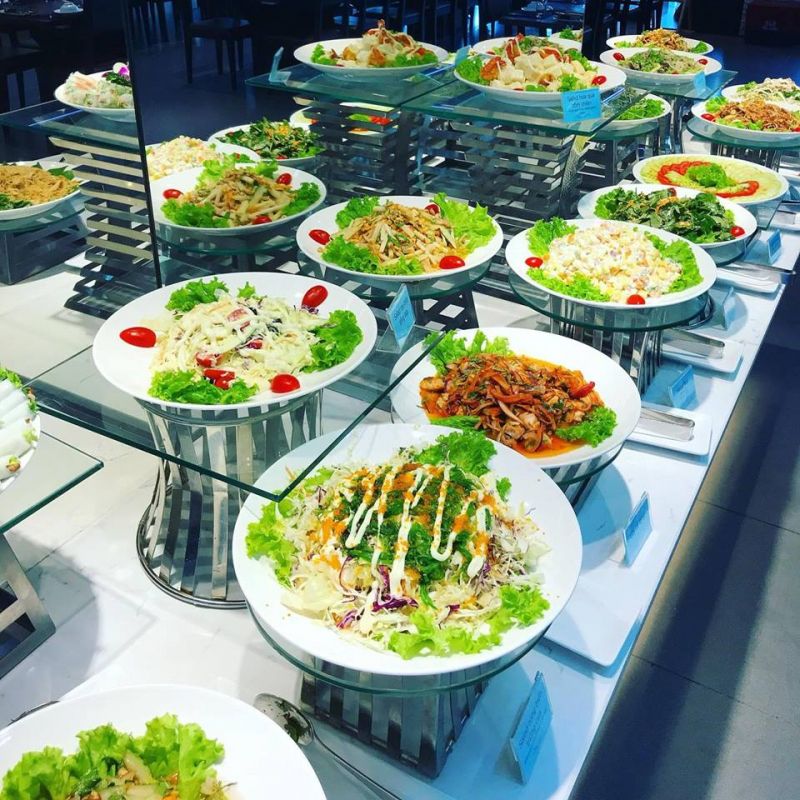 Buffet hấp dẫn tại nhà hàng