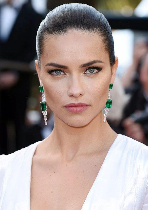 Siêu mẫu Adriana Lima sở hữu gương mặt không góc chết