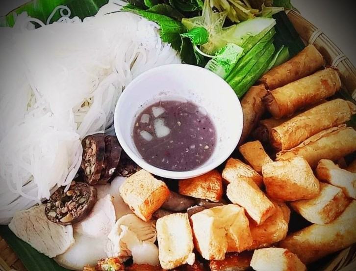 A Kìa Bún Đậu Tá Lả