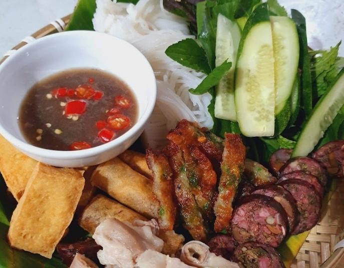 A Kìa Bún Đậu Tá Lả