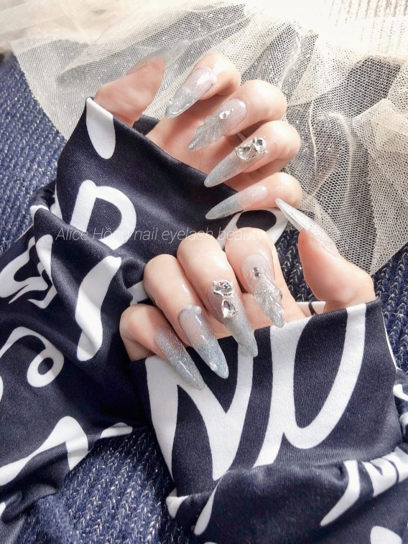 Alice Hong Nail