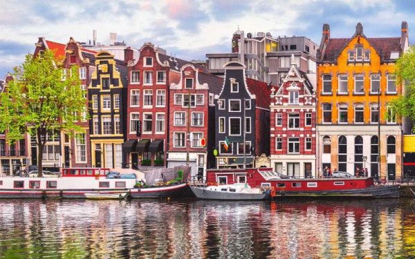 Những ngôi nhà đầy màu sắc ở Amsterdam