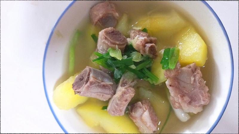 Canh đu đủ xanh nấu sườn non