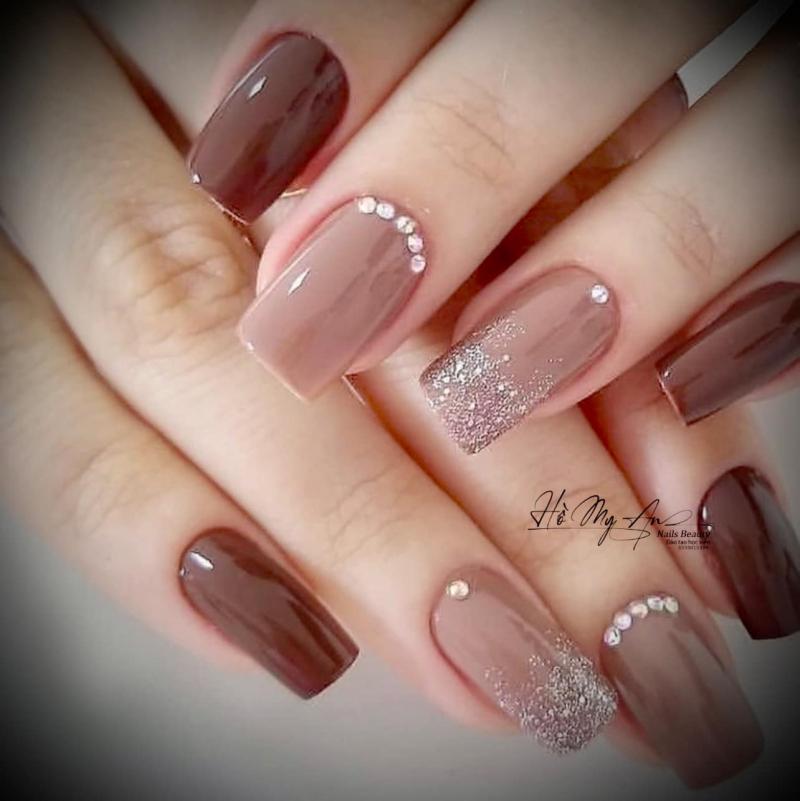 An Nails Beauty là địa chỉ tin cậy để làm đẹp cho bàn tay của bạn trở nên hoàn hảo hơn. Với dịch vụ làm móng tay chất lượng và uy tín, bạn sẽ luôn cảm thấy an tâm và hài lòng với kết quả cuối cùng.