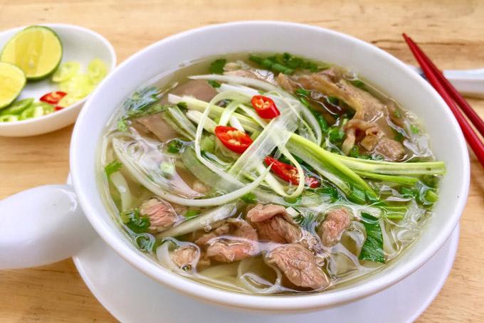 Những hàng phở nhỏ nằm khuất trên những con phố dài của Hà Nội