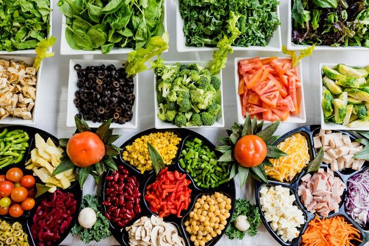 Thực phẩm các bác sĩ khuyên mọi người nên sử dụng nhiều chính là các loại rau củ quả với đa dạng màu sắc khác nhau.