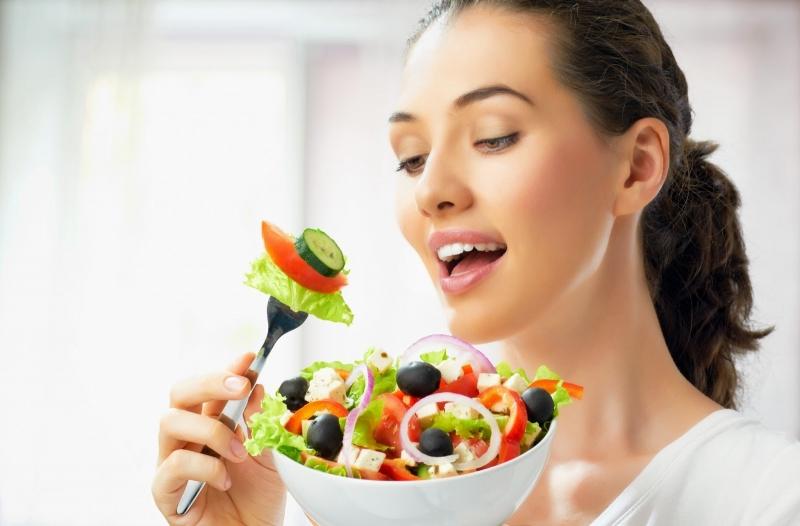 Ăn nhiều rau xanh và hoa quả tốt cho da bạn